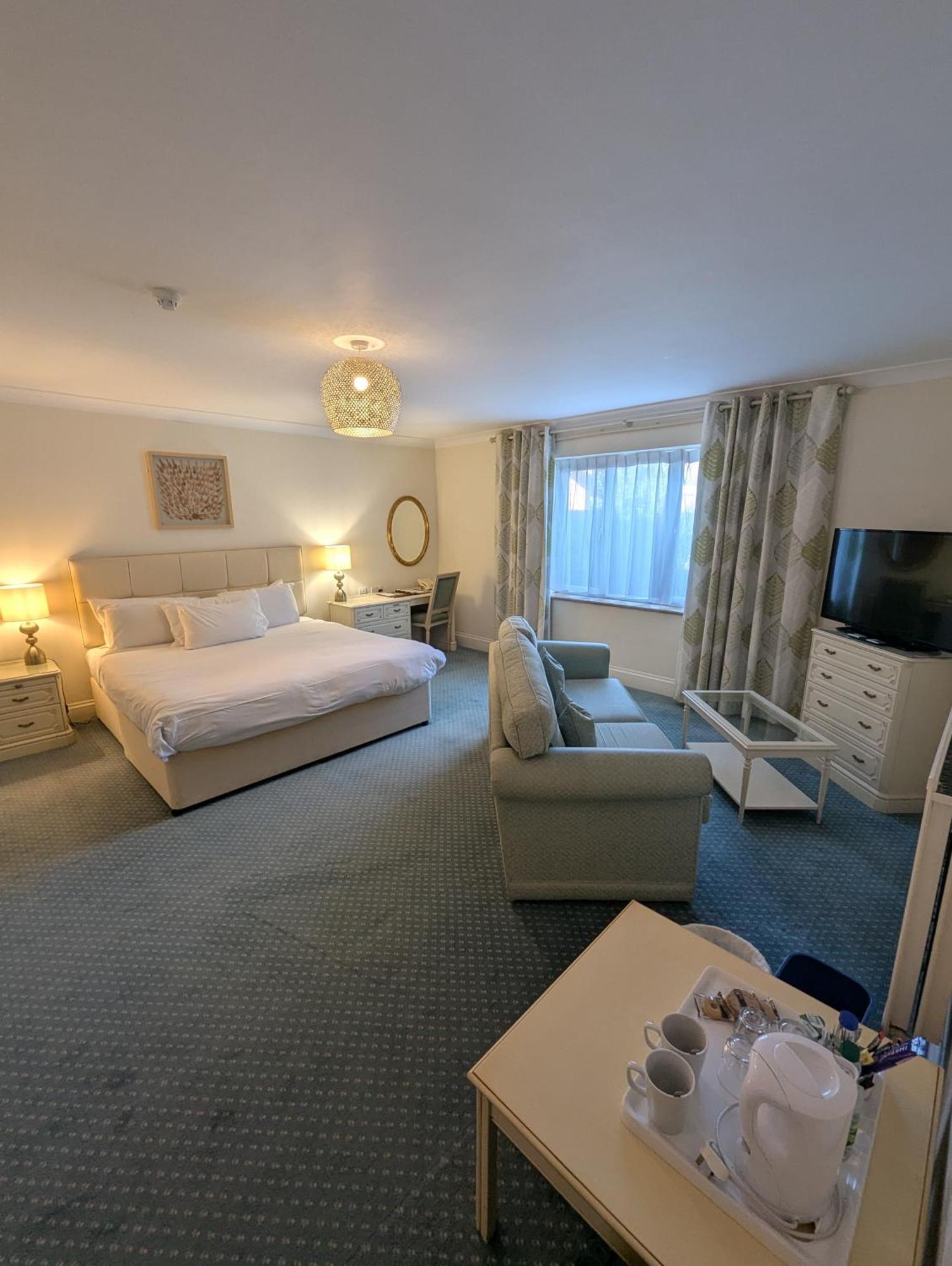 The Walnut Tree Hotel Бриджвота Экстерьер фото