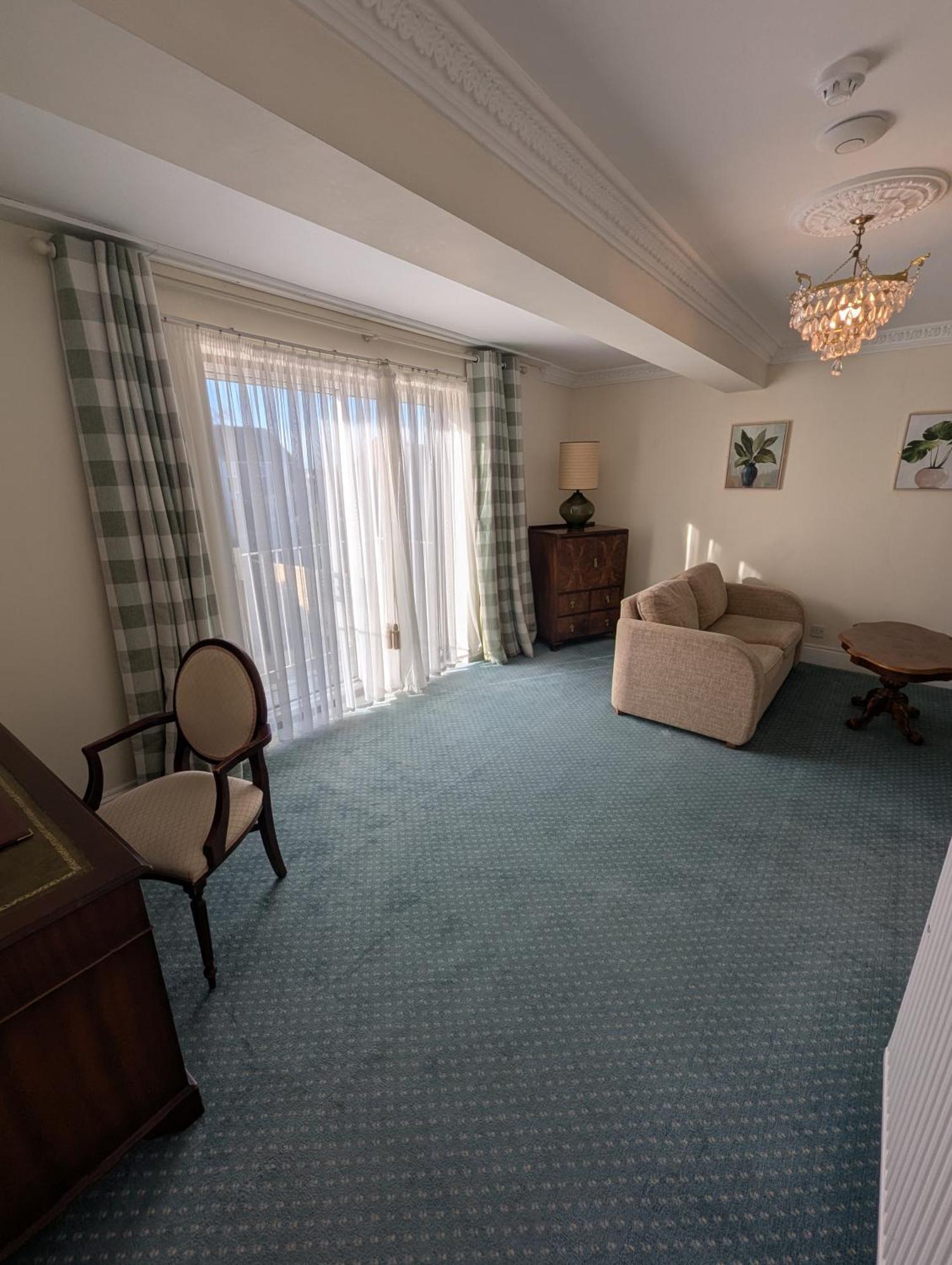 The Walnut Tree Hotel Бриджвота Экстерьер фото
